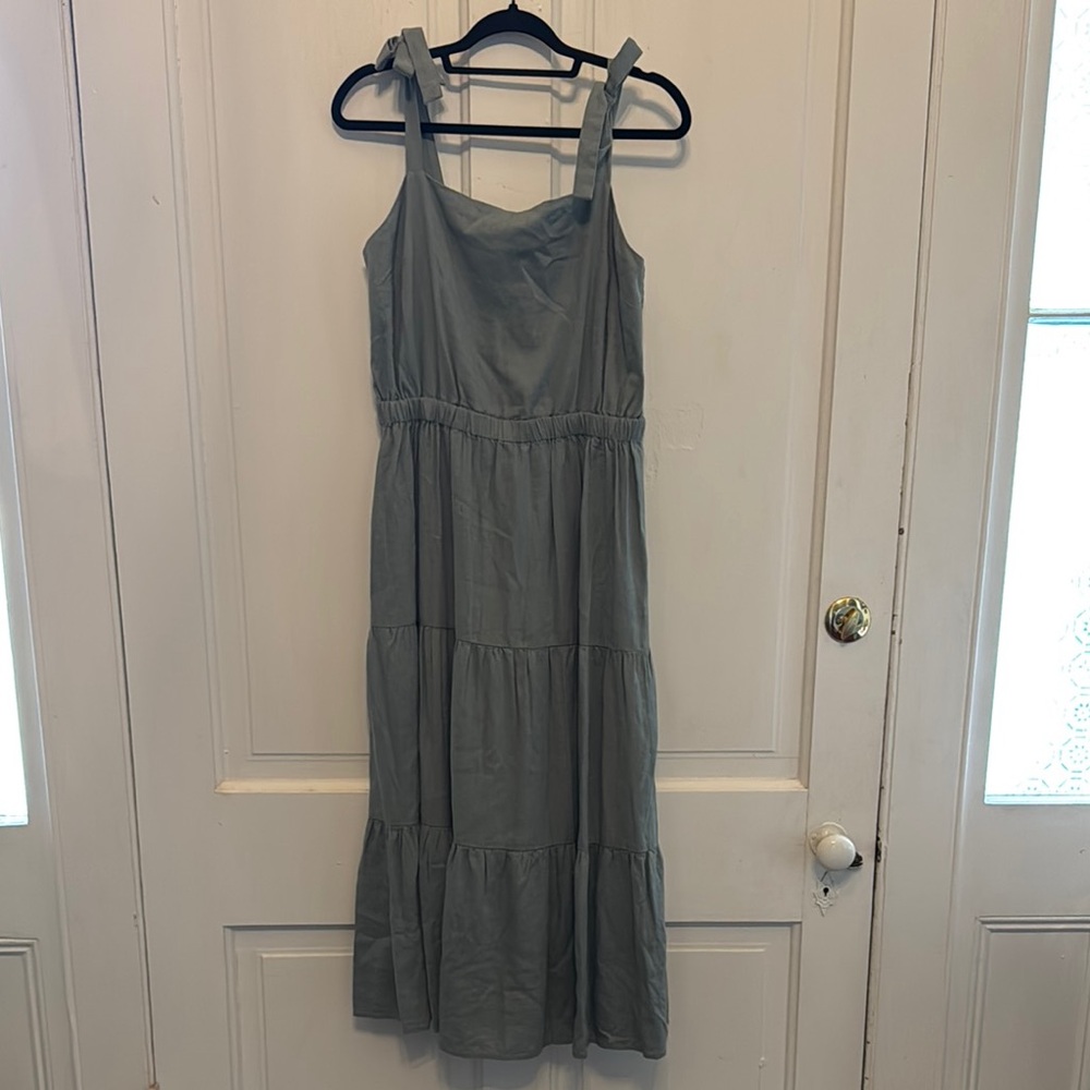 The Limited Green Sleeveless Spaghetti Strap Maxi Dress